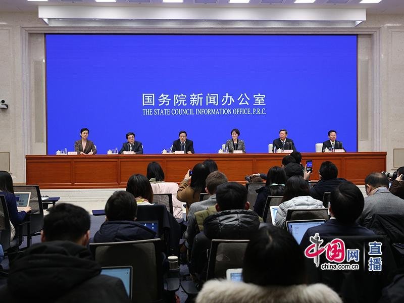 国务院联防联控机制发布会：疫情下企业复工复产及物资情况